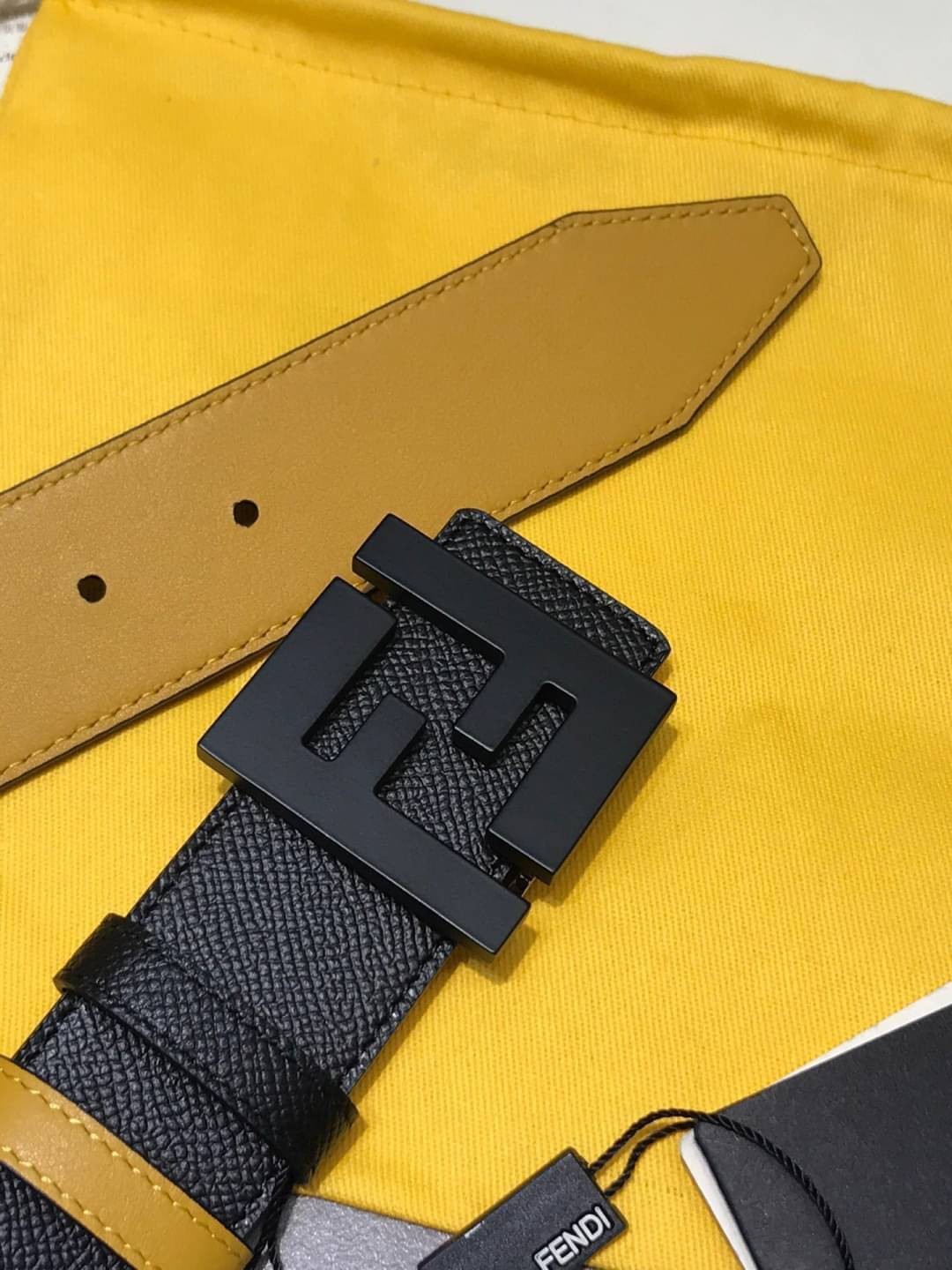 FENDI Belt Black leather belt เข็มขัดเฟนดิหนังแท้ เกรดออริจินอล ดีไซน์เรียบหรูเข้ากับทุกลุ๊ค ใช้ได้ทั้งชายหญิง มาพร้อมกล่อง ห้ามพลาดค่ะ! พร้อมส่งที่ไทย ภาพถ่ายจากงานขายจริง ใช้งานต่างประเทศได้