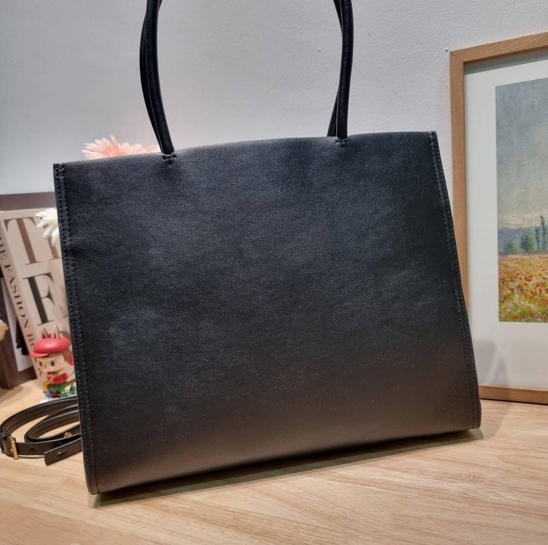 TORY BURCH ECO ELLA TOTE BAG / TORY TOTE BAG พร้อมส่ง 3 สี กระเป๋าสะพายทรงโท้ท ขนาดกำลังสวย จุของได้เต็มที่ รูปทรงคลาสสิคชวนใช้ โดดเด่นด้วย patch โลโก้ คอลเลคชั่นน้องใหม่ ส่งมาให้สาวๆได้ใจฟูอีกหนึ่งไอเท็ม