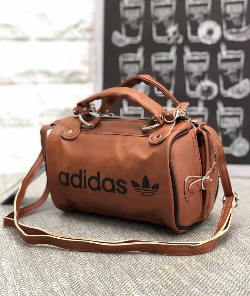 Adidas mini shoulder bag and messenger bag 2018 พร้อมส่ง กระเป๋าสะพายข้างแนว Sport วัสดุ pu หนังนิ่ม น้ำหนักเบาค่ะ ใช้ได้ทั้งด้านหน้าและหลังค่ะ ตัวกระเป๋าสกรีนโลโก้แบรนด์ เปิดปิดกระเป๋าแบบซิป ภายในโล่ง กว้างสามารถใส่มือถือได้ กระเป๋าสตางค์ใบเล็กได้ หรือขอ