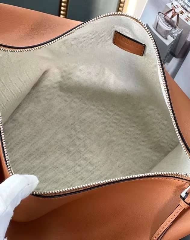 LOEWE Cubi leather crossbody bag / LOEWE Cubi Crossbody bag in supple smooth calfskin and jacquard ท็อปออริจินอล 1:1 เกรดดีสุด สลับแท้ ใช้งานต่างประเทศได้