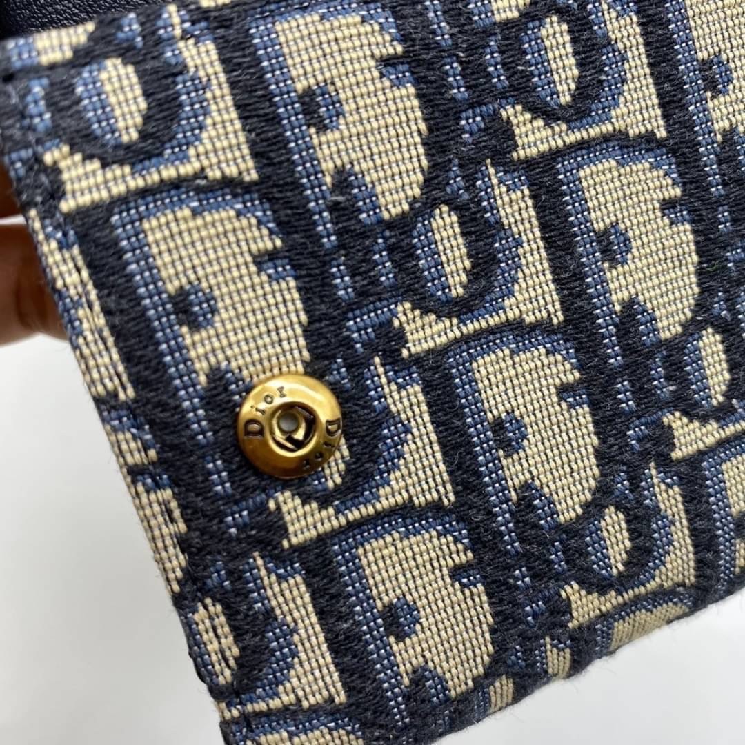 ORI 🥂 DIOR Wallet Saddle Lotus / Dior tri-fold wallet เกรดออริจินอล กระเป๋าสตางค์ 3 พับ วัสดุหนังแท้ และผ้า Jacquard อย่างดี ทอสวยงามที่สุด มีช่องใส่เหรียญมีซิปปิด ใส่การ์ด ใส่ธนบัตรได้ ครบเลยค่ะ ผสมผสานความสง่างามและคลาสสิกที่เข้ากับยุคสมัย ด้านห