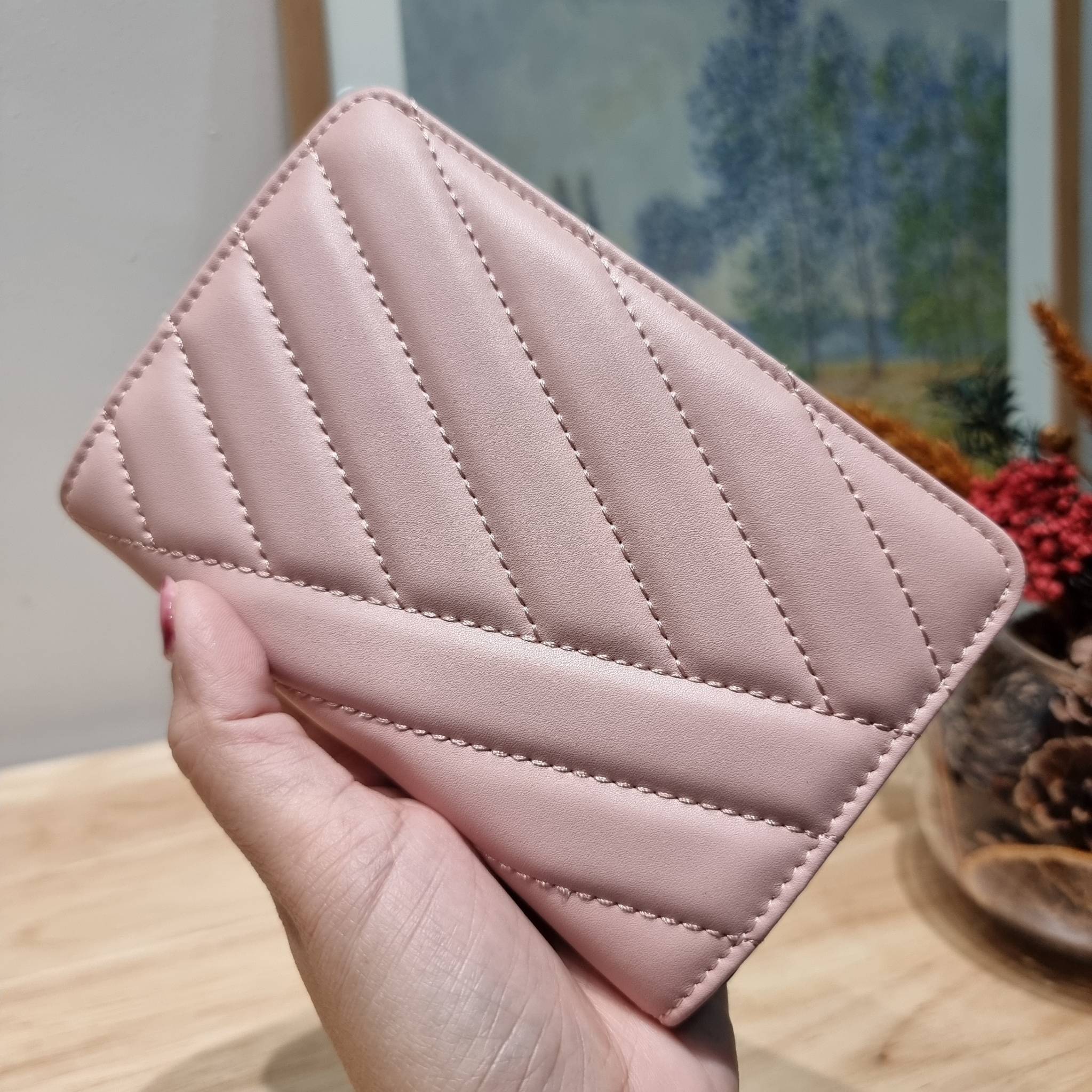 TORY BURCH KIRA CHEVRON MEDIUM SLIM WALLET กระเป๋าสตางค์ใบกลางรุ่นบาง ไม่กินพื้นที่กระเป๋า ดีไซน์เรียบหรู