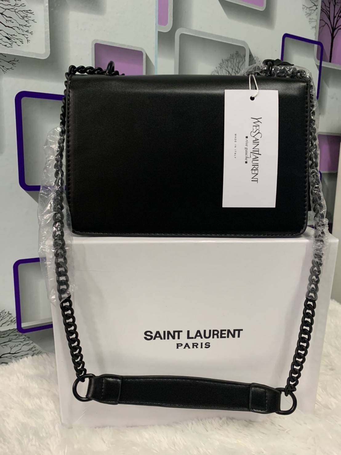 VIP 】YSL_SUNSET MEDIUM IN CROCODILE EMBOSSED SHINY LEATHER Bag VIP GIFT WITH PURCHASE (GWP) พรีเมี่ยมกิ้ฟ Limited Edition จาก YSL DUTY FREE COUNTER วัสดุหนังแกะสังเคราะห์ อะไหล่ดำทั้งใบ งานฮอตรุ่นฮิตที่กำลังมาแรง ตกแต่งป้ายห้อยเก๋ๆ ด้วยตัวอักษรแบรนด์ สายส