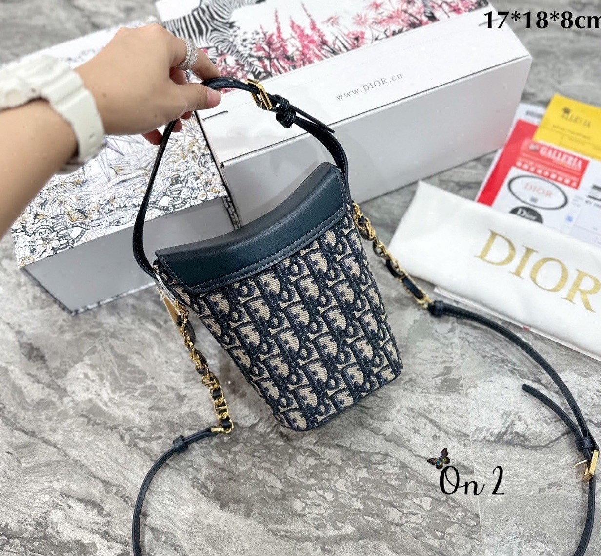 DIOR 30 Montaigne Dior Amber Mini Bucket Bag Blue Oblique Jacquard กระเป๋าทรงถัง บัคเก็ตน่ารัก สวยหรู งานดีมากมาพร้อมกล่องแบรนด์