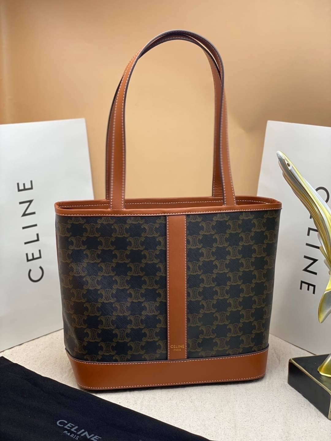 CELINE SMALL CABAS in Triomphe Canvas and calfskin Tan / CELINE TOTE BAG พร้อมส่ง กระเป๋าทรงโท้ท ภายในโล่งกว้าง จุของได้เยอะ กระเป๋าขึ้นบ่าทรงช้อปปิ้ง หนังผสมแคนวาส ใช้งานง่าย