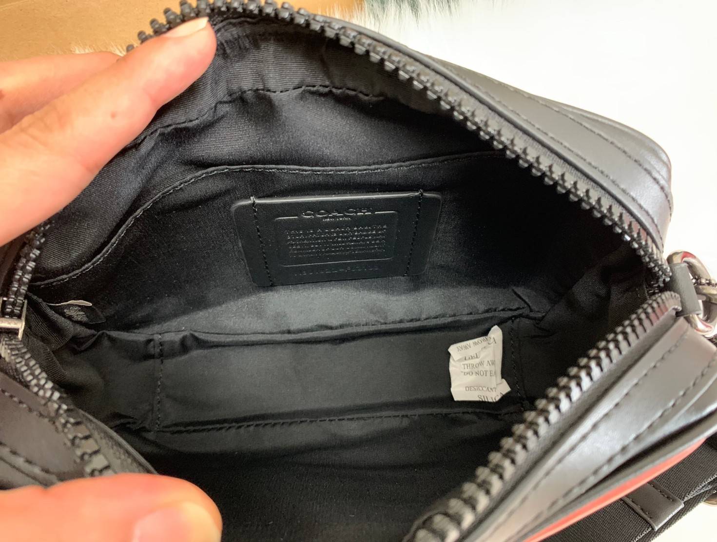 ของแท้ 💯% COACH GRAHAM CROSSBODY IN COLORBLOCK SIGNATURE ((83133)) พร้อมส่งค่ะ! กระเป๋าสะพายครอสบอดี้ร์ หนังแท้อย่างดี นิ่มมือค่ะ