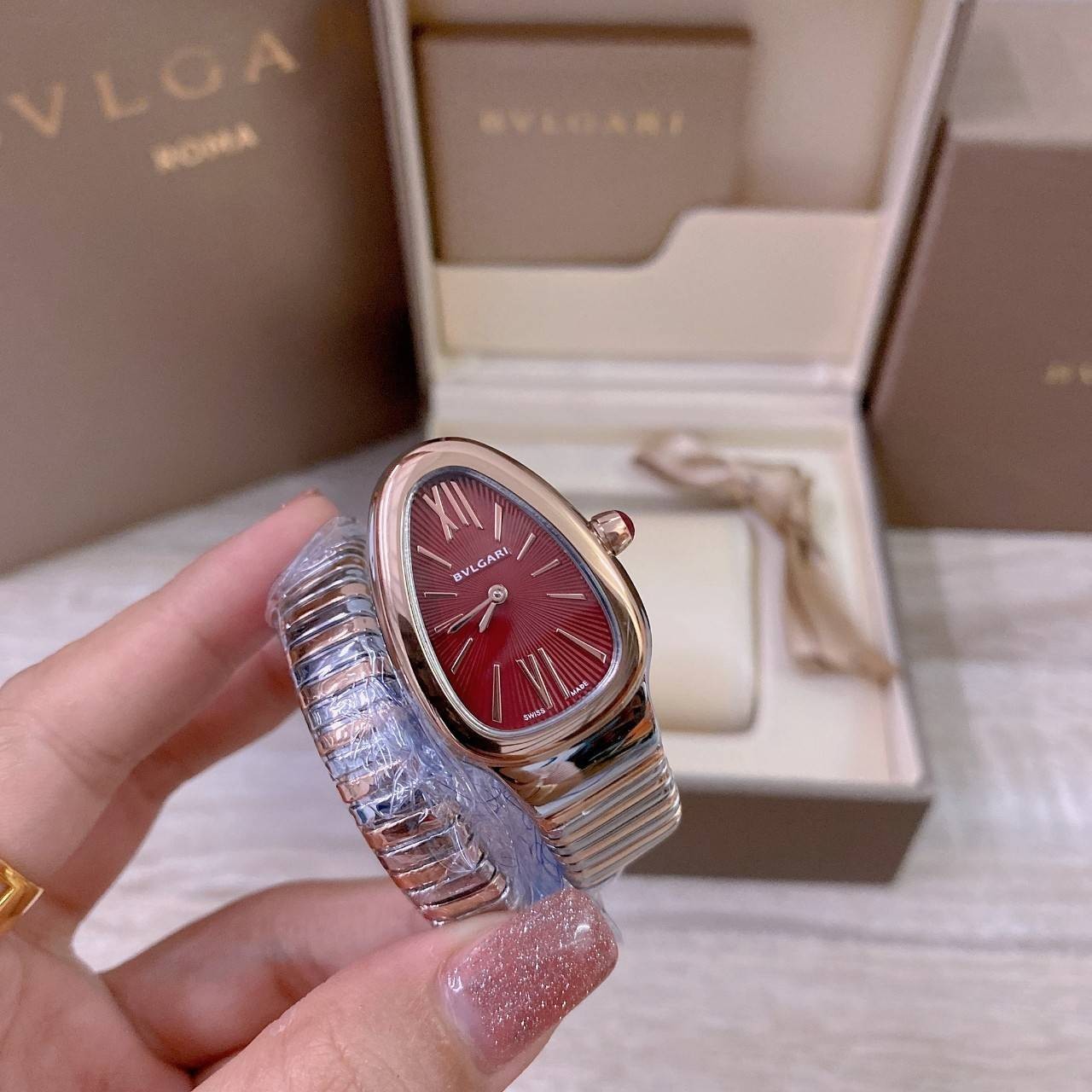 BVLGARI SERPENTI WATCH 24mm 26mm นาฬิกาบุลการี รุ่นหน้าปัดไม่มีเพชร นาฬิกาผู้หญิง ระบบถ่าน Quartz ภาพสินค้าถ่ายจากงานขายจริง