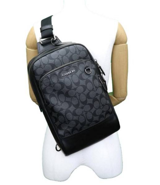 ใหม่ล่าสุด คุณผู้ชายห้ามพลาดเลยค่าา COACH GRAHAM PACK IN SIGNATURE ((89937)) พร้อมส่งที่ไทยค่ะ! กระเป๋าคาดอก สามารถคาดด้านหน้าหรือด้านหลังได้ตามแต่สะดวกค่ะ หนังแท้นิ่ม ทรงสวยมากๆค่ะสำหรับรุ่นนี้! มีช่องซิปตอนหน้าหนึ่งช่อง;ช่องหลักเปิดปิดแบบซิปคู่ ภายในโล่