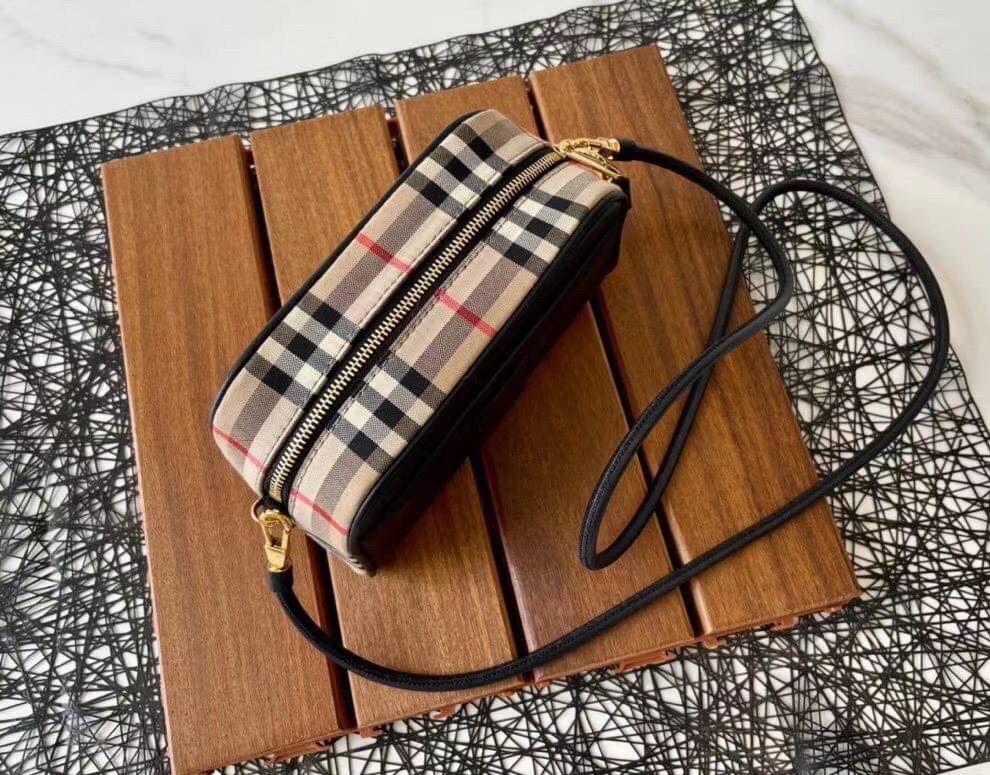 พรีเมี่ยมกิ๊ฟแท้ 100% 】พร้อมส่งที่ไทย ที่นี่ที่เดียว VIP gift BURBERRY Black Vintage Check Half Cube Crossbody Bag