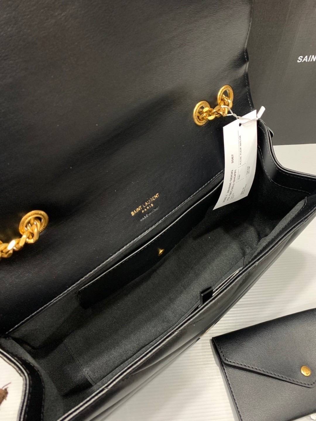 ORI | หนังแท้ 20cm YSL loulou mini in matelassé กระเป๋าสะพายทรงสวยคลาสสิค มาพร้อมใบเล็กใส่การ์ด งานหนังแท้สมผัสนุ่มมือตะเข็บเย็บลายเชฟรอนสวยเป็นเอกลัษณ์