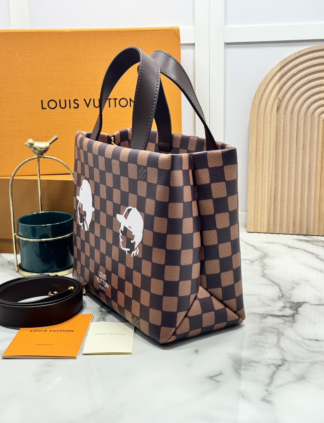 TOP ORI หนังแท้ | LV Mini Shopper Tote Bag Damier Phriendship Canvas กระเป๋าทรงโท้ท ดีไซน์แครี่ออลขนาดเล็กที่ได้แรงบันดาลใจจากดีไซน์กระเป๋าช้อปปิ้งคลาสสิก