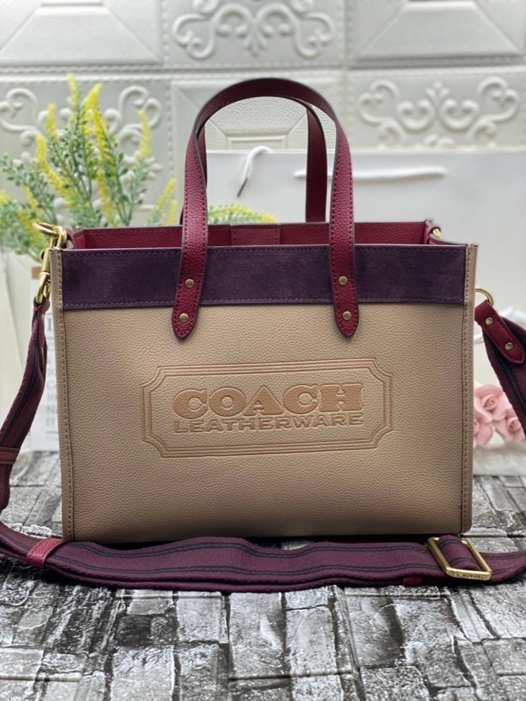 COACH FIELD TOTE 30 IN COLORBLOCK WITH COACH BADGE พร้อมส่งที่ไทย