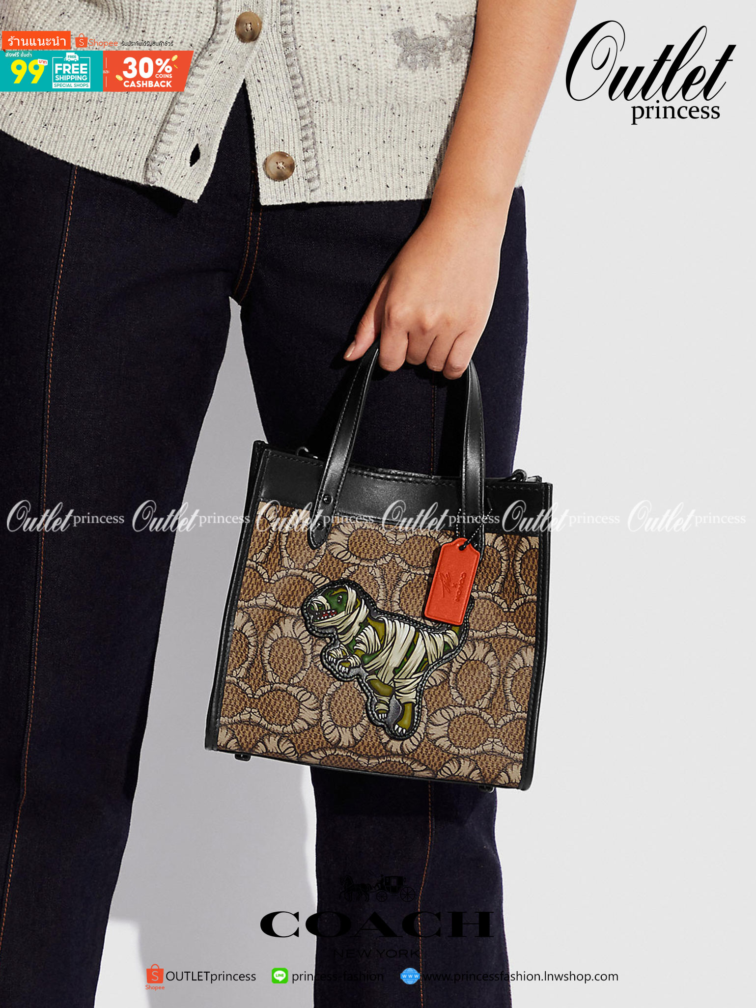 มาสคอตที่รัก 💋 ยังไม่เข้าช๊อปไทย สวยก่อนใครไปเลยจร้าา COACH X MICHAEL B. JORDAN FIELD TOTE 22 IN MUMMIFIED SIGNATURE CANVAS WITH REXY ((C6971)) พร้อมส่งที่ไทยทันทีค่ะ! MICHAEL B.JORDAN ร่มมือกับCoach ออกแบบกระเป๋าทรงTote กนังแท้นิ่มมือ ใหม่ลาสุดมา