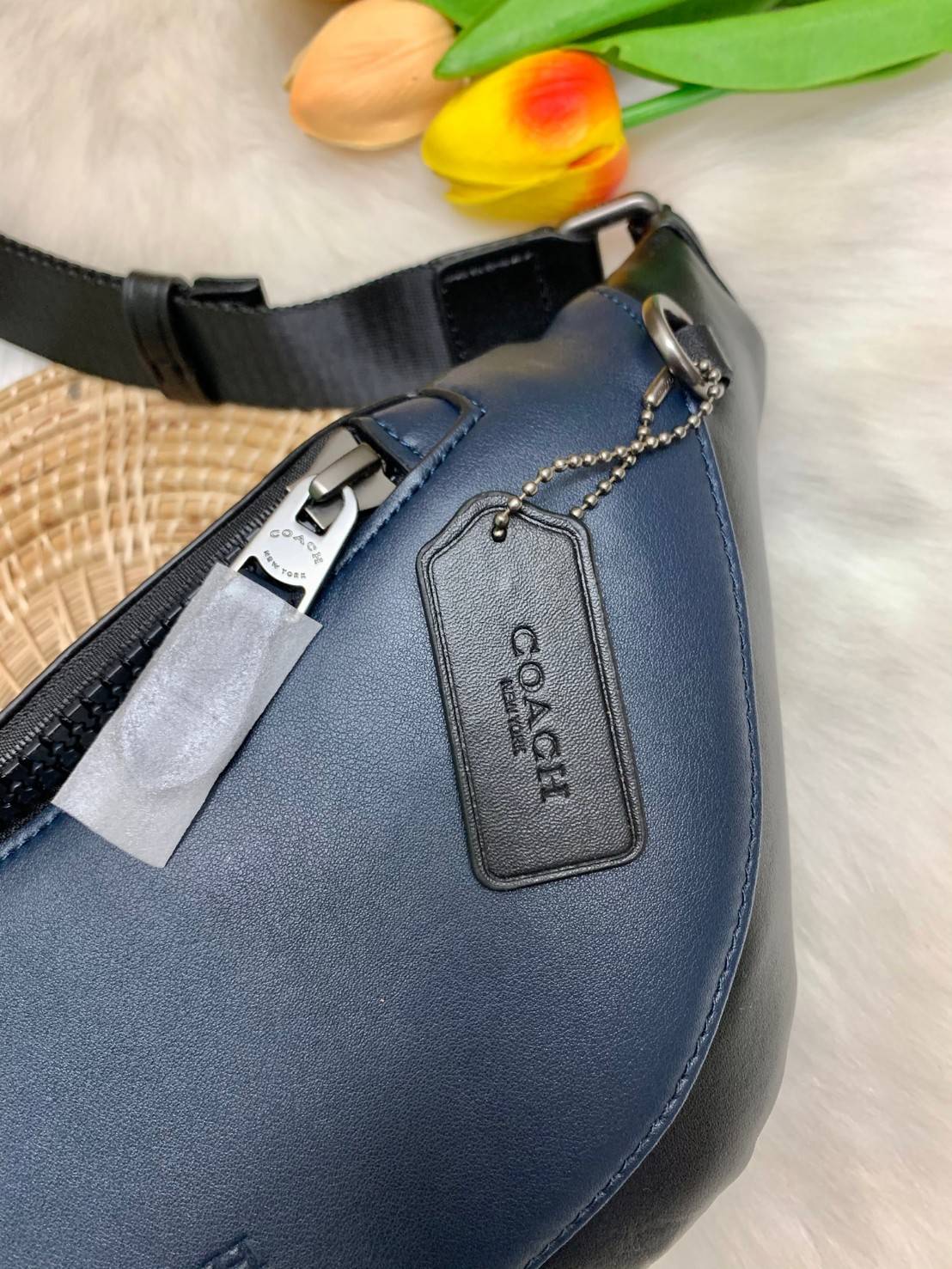 หนุ่มหล่อ//สาวหล่อ ทางนี้จ้าา สวยไม่แพ้คาดอกรุ่นอื่นๆเลยค่าา! COACH WARREN BELT BAG ใบใหญ่คะ! ((79149)) พร้อมส่ง นานๆทีจะมีสีนี้เข้ามาค่ะ! กระเป๋าคาดอกด้านหน้า//คาดไปทางด้านหลัง//หรือคาดเอวได้ ตามแต่ความถนัดได้เลยนะคะ หนังแท้ นิ่มสวย มีช่องซิปหลักให้2ช่อง