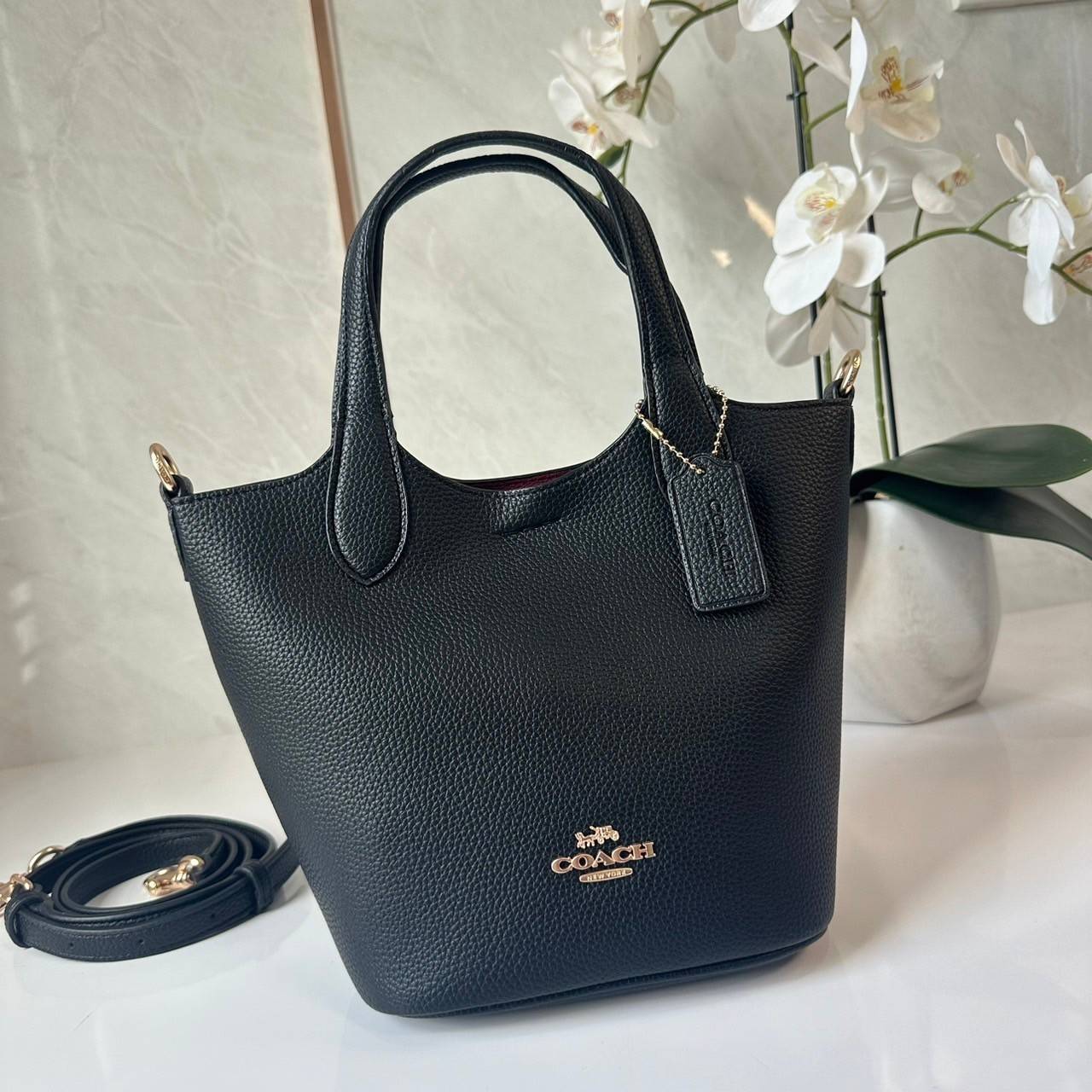 พร้อมส่ง 5 สี COACH HANNA BUCKET BAG กระเป๋าถือ/สะพายข้างทรงบักเก็ตรุ่นใหม่ดีไซน์เก๋น่ารัก เกรดท็อปออริ เกรดดีสุด สลับแท้ 1:1