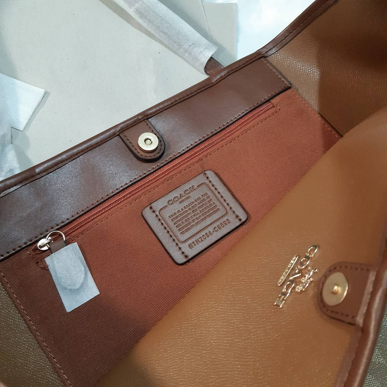 ของแท้ 💯% COACH C5696 CITY TOTE IN SIGNATURE CANVAS กระเป๋าถือทรงโท้ทใบใหญ่ ใส่ของได้ของครบครัน รุ่นใหม่ล่าสุด!! ⭐️⭐️ ขายดีทุกไซส์ ทุกสีจริงๆรุ่นนี้ ✔️✔️ สะพายคล้องไหล่ได้เก๋ๆ วัสดุหนังแคนวาสคุณภาพดี