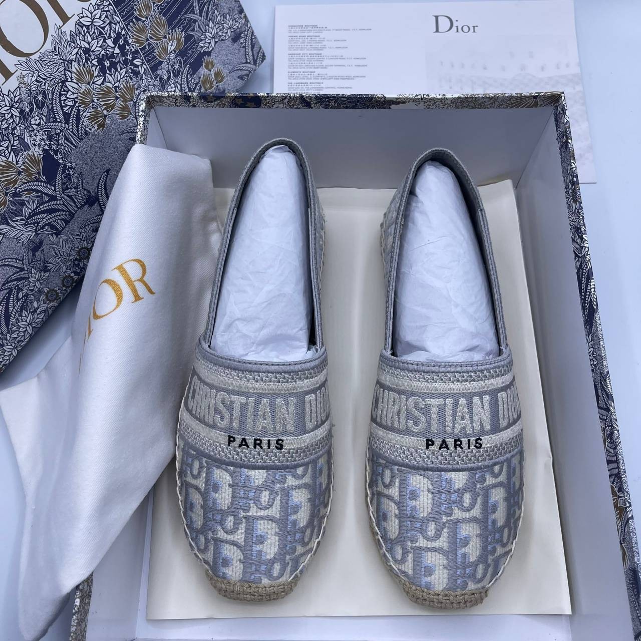 DIOR GRANVILLE ESPADRILLE Oblique Embroidered Cotton รองเท้าที่เป็นเอกลักษณ์ ที่สุดแห่งความหรูหราที่ใช้งานได้ทุกวัน ตัดเย็บจากผ้าฝ้ายปักลาย ประดับด้วยรายละเอียดสวยงาม งานเกรดออริจินอล 1:1 เหมือนที่สุด ภาพสินค้าถ่ายจากงานขายจริง ไม่โป๊ะแตกแน่นอนค่า