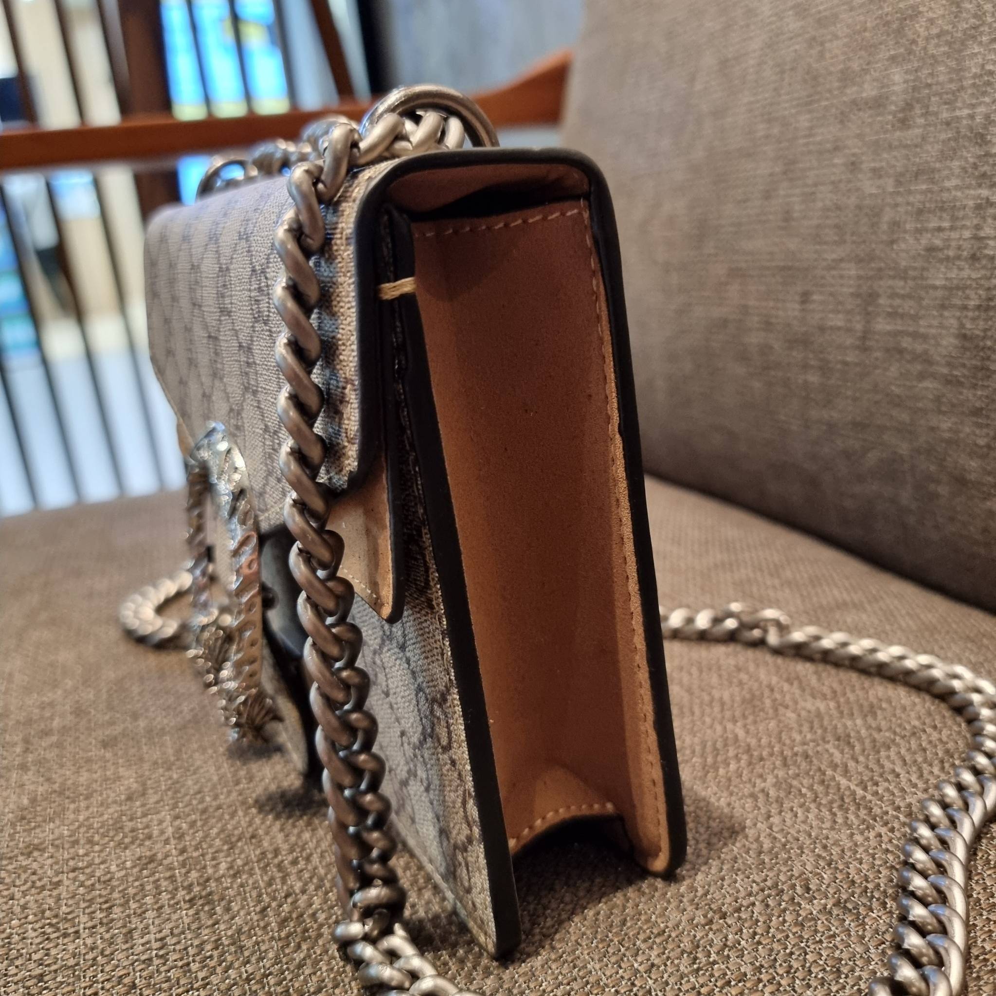 Gucci Mini Dionysus GG Shoulder Bag น้องมินิ ไซส์เล็กสุดเลิศ จัดให้แล้วจ้า!! ฮอตสุดไม่มีใครเกิน สวยจริงไม่ทิพย์!! GC CROSSBODY BAG WITH GWP สุดคุ้มกับกระเป๋าสะพายรุ่นที่สาวๆต้องไม่พลาด!! ดึงดูดและสะกดสายตาด้วยอะไหล่ดีเทลหรูรูปหัวสิงโต วัสดุหนังแคนวาส ทนทา