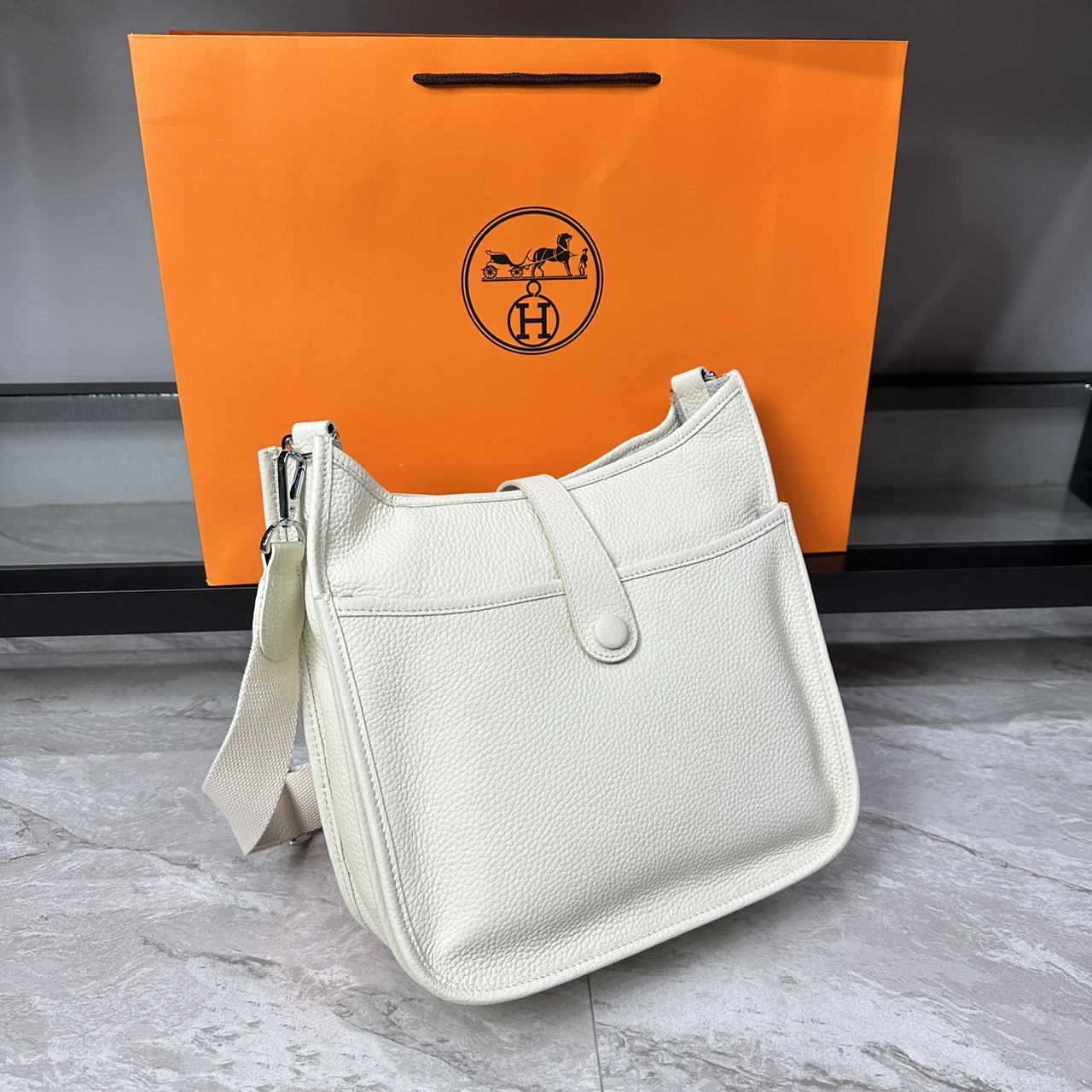HERMES Evelyne PM Bag The Perfect Crossbody Bag 29cm กระเป๋าทรงโท้ทแบรนด์หรู เอกลักษณ์ของความสง่างาม เกรดออริ สลับแท้ 1:1 ใช้งานต่างประเทศได้
