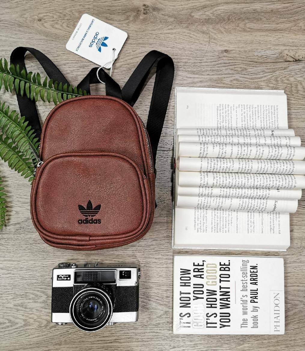 ADIDAS MINI BAGPACK กระเป๋าเป้สไตล์ Sport ขนาดมินิ กำลังน่ารัก น้ำหนักเบา ด้านหน้ามีโล้โก้และช่องซิป เปิดปิดด้วยซิปสะดวกใช้หัวซิปแบรนด์ ภายในมีโลโก้และช่องใส่ของ มีหูจับถนัดมือ สายสะพายเลื่อนปรับระดับได้ freesize ไอเท็มใหม่ดีไซน์สุดฮิต พร้อมส่งที่ไทยในราค