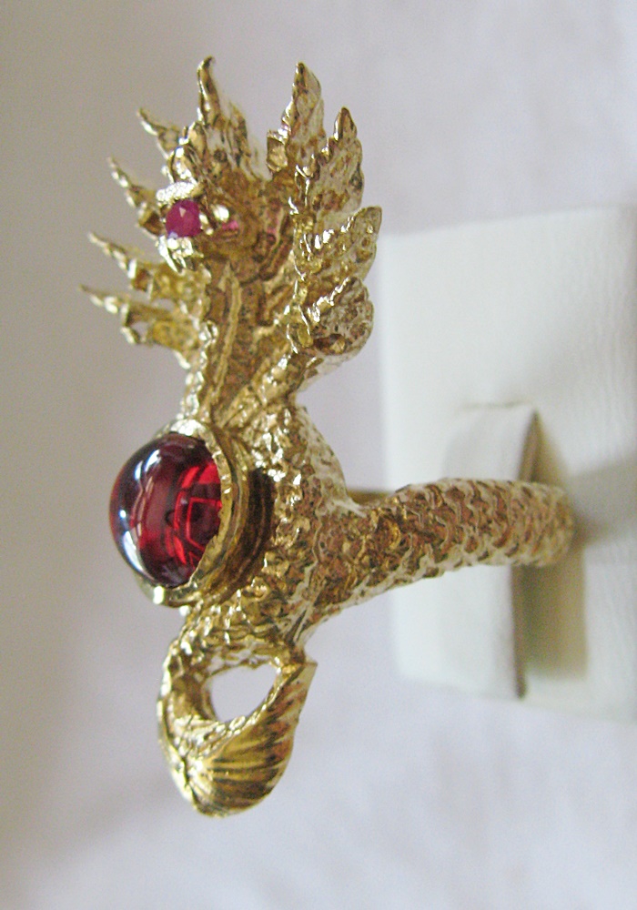 สินค้าหมดค่ะ แหวนพญานาค9เศียรประดับพลอยมณีใต้น้ำ(เพชรพญานาค)สีแดงเนื้อทองเหลือง(ทุกราศี) เสริมอำนาจ คุ้มครองค่ะ