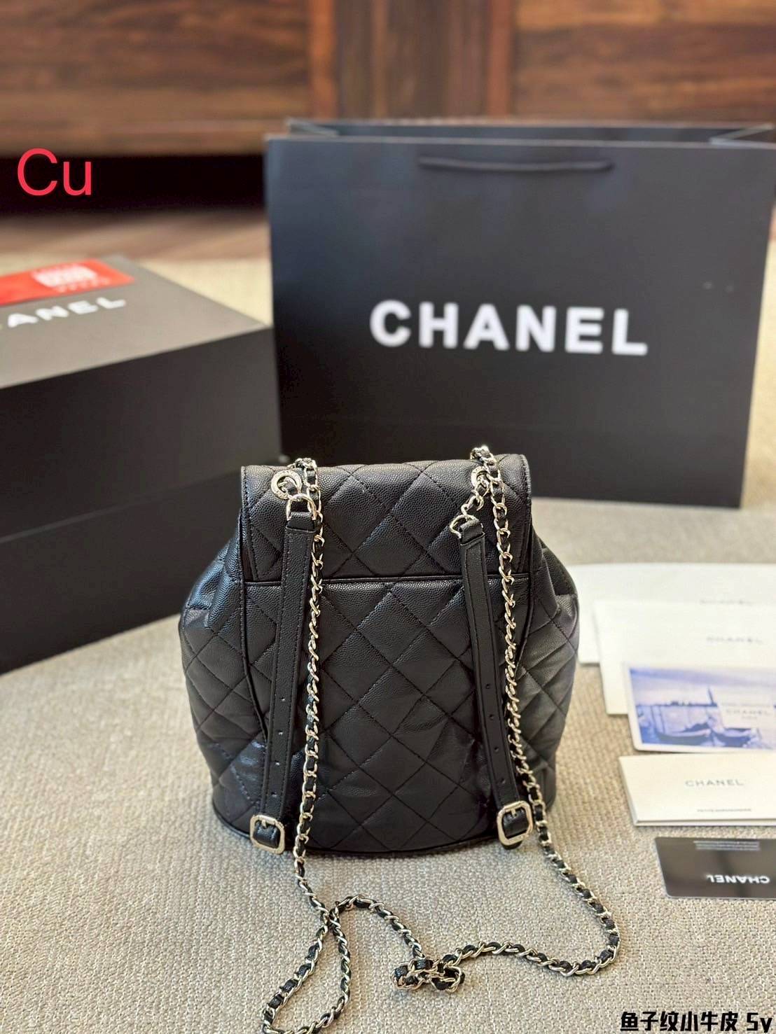 Chanel duma backpack กระเป๋าเป้สะพายหลัง ไซส์น่ารัก ไอเท็มยอดฮิตรูปทรงทันสมัย ดีเทลความสวยมากมาย ทั้งสายรูดเก็บปาดกระเป๋า หรือจะช่องเปิดด้านหน้า ก็ดูหรูไปหมด
