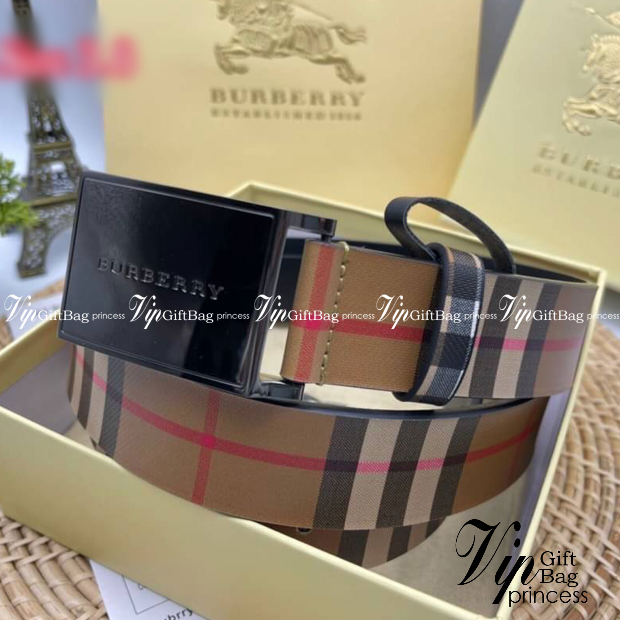BURBERRY BELT LEATER 3.5cm เข็มขัดเบอร์เบอรี่ เกรดออริจินอลหนังแท้ ใช้งานง่าย เป็น everyday look ได้เลยค่ะ ภาพสินค้าถ่ายจากงานขายจริง ใช้งานต่างประเทศได้