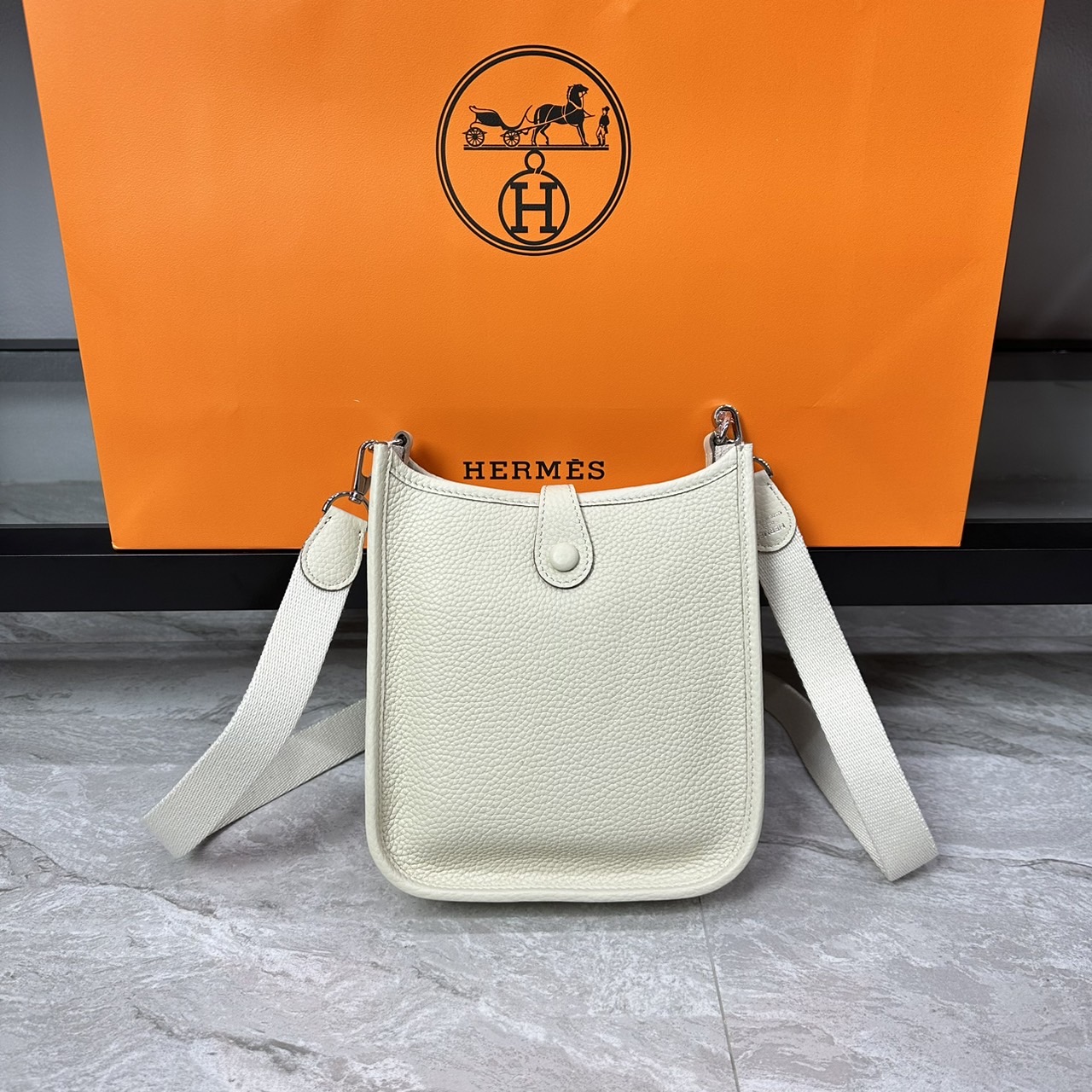 HERMES Evelyne TPM Bag The Perfect Mini Crossbody Bag 17cm กระเป๋าทรงโท้ทแบรนด์หรู เอกลักษณ์ของความสง่างาม เกรดออริ สลับแท้ 1:1 ใช้งานต่างประเทศได้