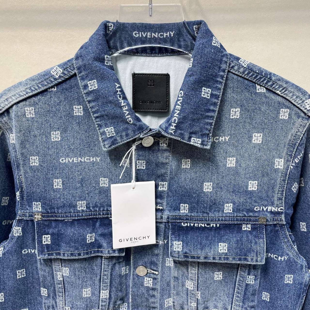 GIVENCHY Jacket / GIVENCHY Logo-print denim jacket เกรดออริจินอล มีป้ายแท็กที่คอเสื้อ ใส่ได้ทั้งผู้หญิงผู้ชาย พร้อมส่งที่ไทย ภาพสินค้าถ่ายจากงานขายจริง ใช้งานต่างประเทศได้