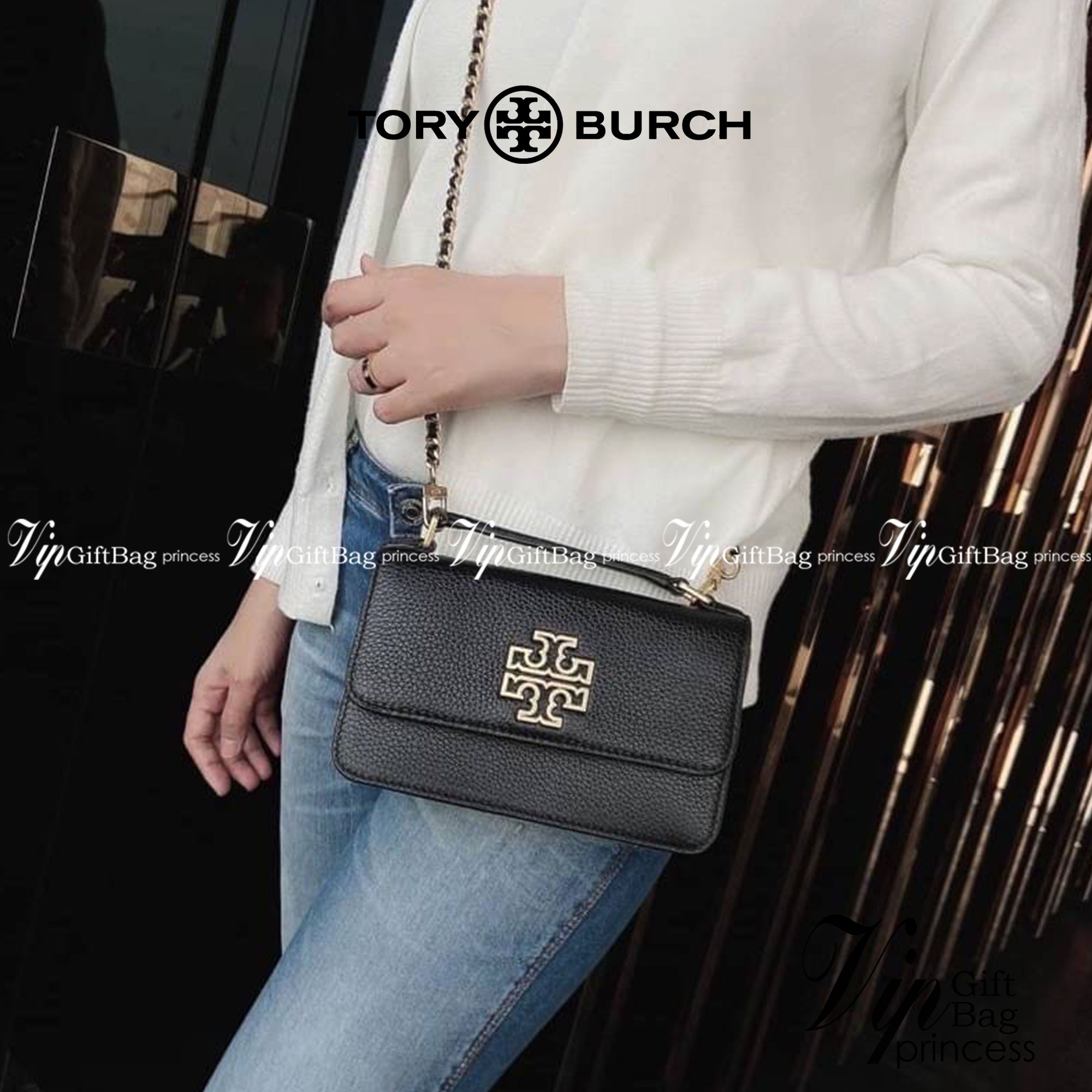 TORY BURCH BRITTEN MINI TOP HANDLE BAG พร้อมส่งที่ไทย กระเป๋าสะพาย Crossbody วัสดุหนังวัวแท้ การออกแบบเรียบง่าย ยังคงความหรูหราเอาไว้ มาพร้อมสายยาวโซ่อะไหล่ทองสลับหนัง ถอดออกได้ ตอบสนองการใช้งานได้ดี มีหูหิ้วด้านบนสามารถใช้งานได้ในหลายโอกาสค่ะ