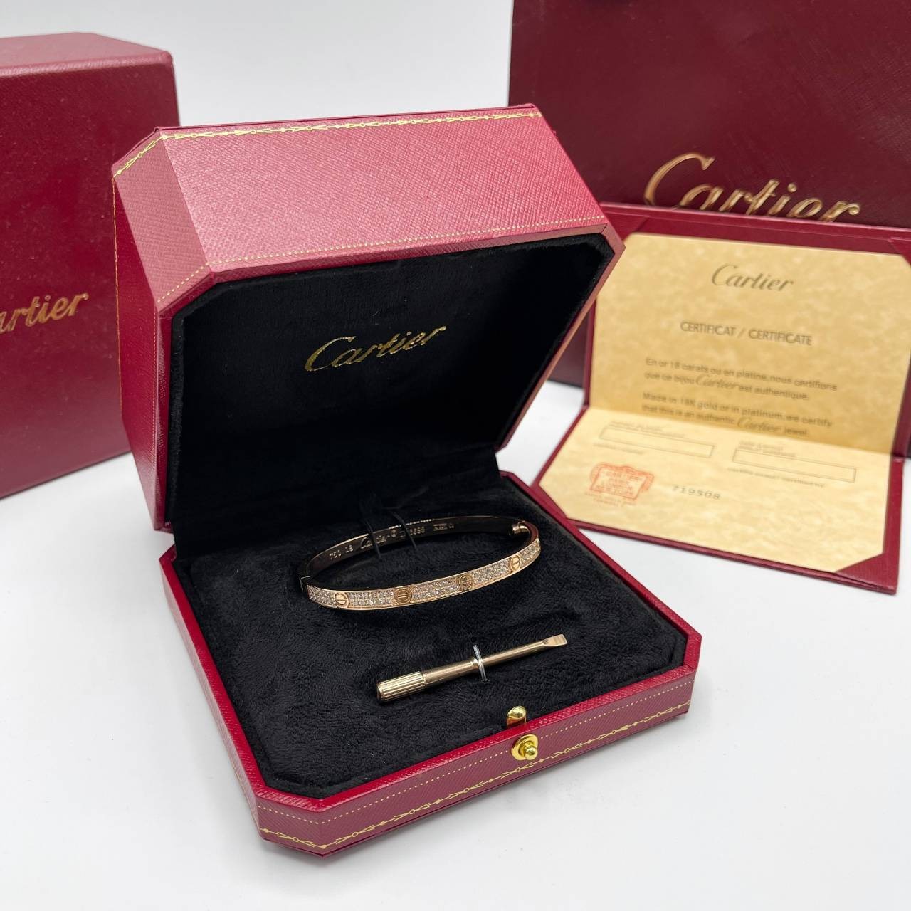Cartier Love Bracelet Small Model กำไลข้อมือคาเทียร์ เกรดเทพออริจินิล ปั้มทุกจุด มีเลขปั้มด้านในวงครบ วัสดุคุณภาพดี ไม่ลอกไม่ดำ พร้อมกล่องหนาตามแบบปั้มลายแบรนด์ ภาพสินค้าถ่ายจากงานขายจริง ใช้งานต่างประเทศได้