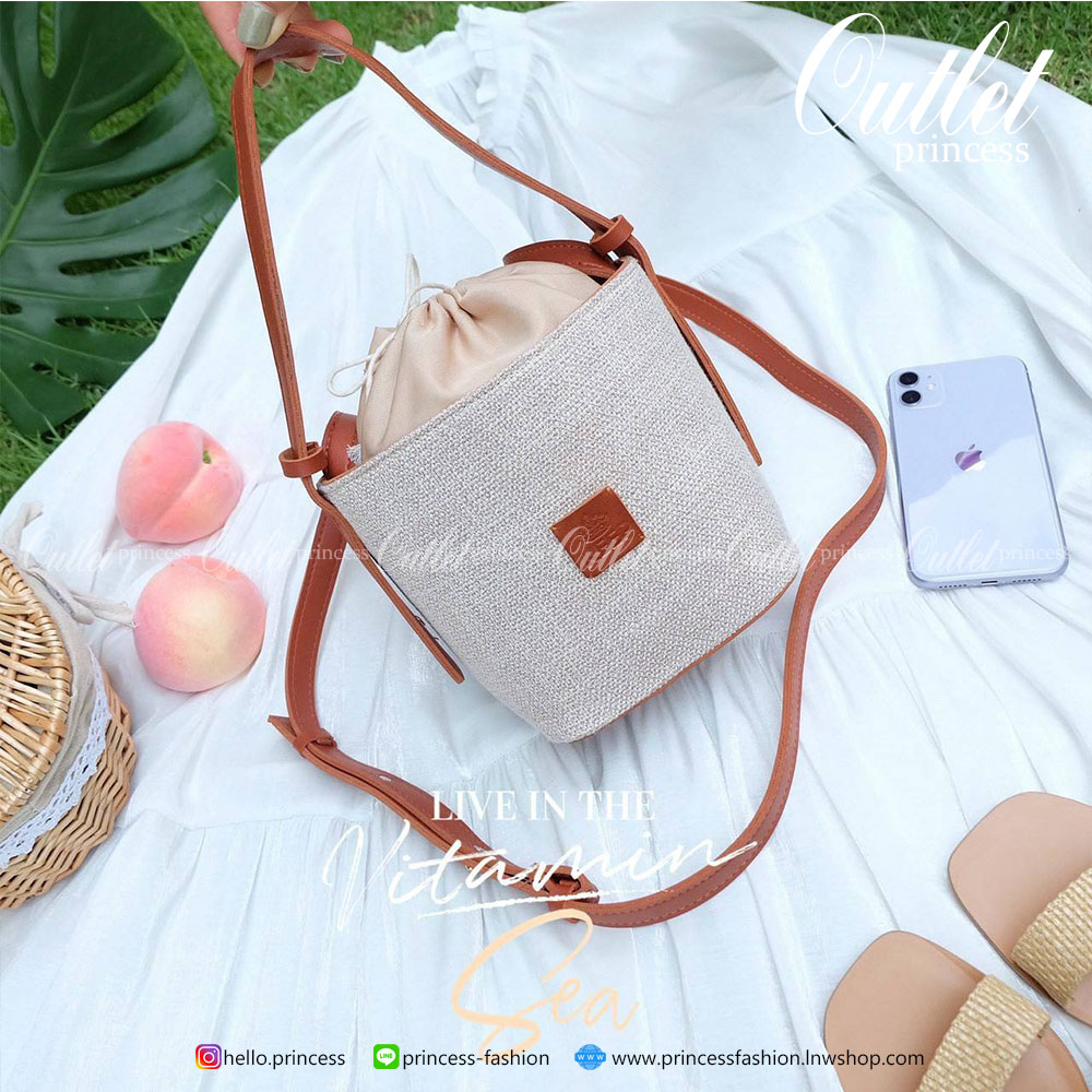 สวยมาก KEEP ‘ Vitamin Sea ‘ Col.3 ทรงถังน่ารักมาก สไตล์ Casual ดูดี สุดๆ ตัดขอบหนังสีน้ำตาล ทรงน่ารัก ด้านในมีถุงผ้าใบเล็กใส่ของได้อีกชั้น ดีไซน์รูปแบบสวย *ดีต่อใจ ใครชอบทรงนี้ห้ามพลาดเลยน๊า 😁❤️ ถือเที่ยว ไปทะเลก้อสวยสุดๆ