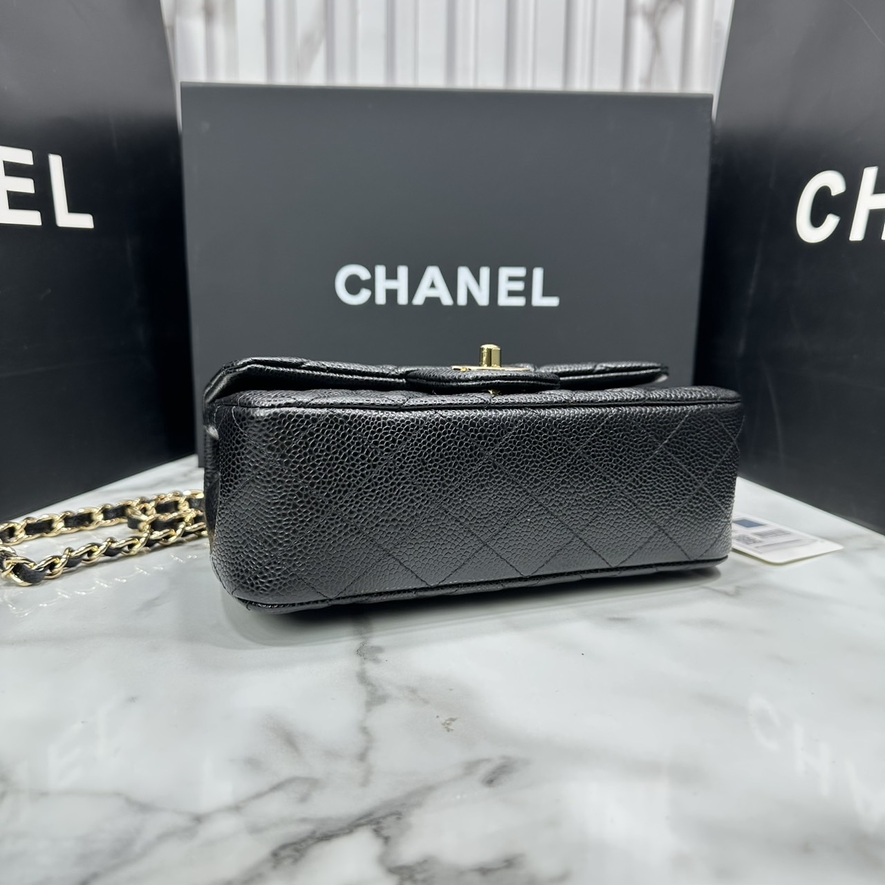 ORI หนังแท้ | CHANEL Classic 20cm shoulder bag กระเป๋าสะพายรุ่นยอดนิยม หรูหราระดับตำนาน สวยงามเหนือกาลเวลา