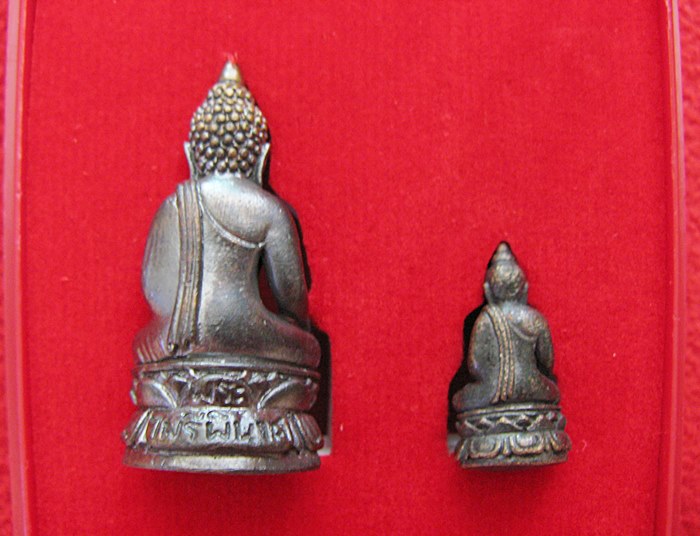 สินค้าหมดค่ะ พระกริ่ง-พระชัยวัฒน์ ไพรีพินาศ ปี 2556 วัดบวรนิเวศวิหาร พร้อมกล่องเดิมค่ะ