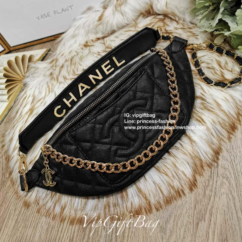 Chanel Waist Bag With Chain VIP Gift With Purchase (GWP) รุ่น Limited พรีเมี่ยม Chanel Perfume Counter กระเป๋าสะพาย คาดเอว หรือคาดอกรุ่นใหม่ล่าสุดวัสดุหนังคาเวียร์ลายตารางเปิดปิดด้วยซิปห้องอะไหล่แบรนด์ สะดวกใช้ ภายในมีโลโก้ ใส่มือถือ iphone ของจุกจิกได้ ร