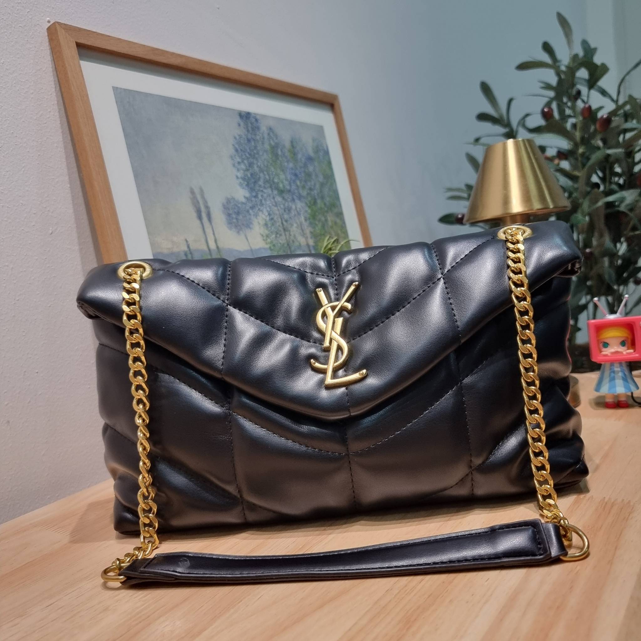 YSL PUFFER SMALL CHAIN BAG IN QUILTED / Yves Saint laurent puffer small chain bag in quilted กระเป๋าสะพายรุ่นยอดนิยม ทรงสวย ใช้ได้บ่อยไม่มีเบื่อ วัสดุหนังสัมผัสนิ่มมือ ดีไซน์เรียบหรู