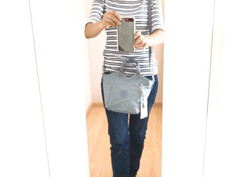 Kipling Small Cross-Body Bag รุ่นMayday อีกหนึ่งคอลเลคชั่นที่น่าสนใจ ขนาดกำลังพอดี น้ำหนักเบา เปิดปิดด้วยซิปเดียว ภายในใส่มินิไอแพค กระเป๋าสตางค์ หรือของใช้จุกจิกได้เยอะเพิ่มสายสะพายปรับสั้นยาวและถอดออกได้ ประดับด้วยลิงเป็นสัญลักษณ์ น่ารักใสๆอีกหนึ่งรุ่นท