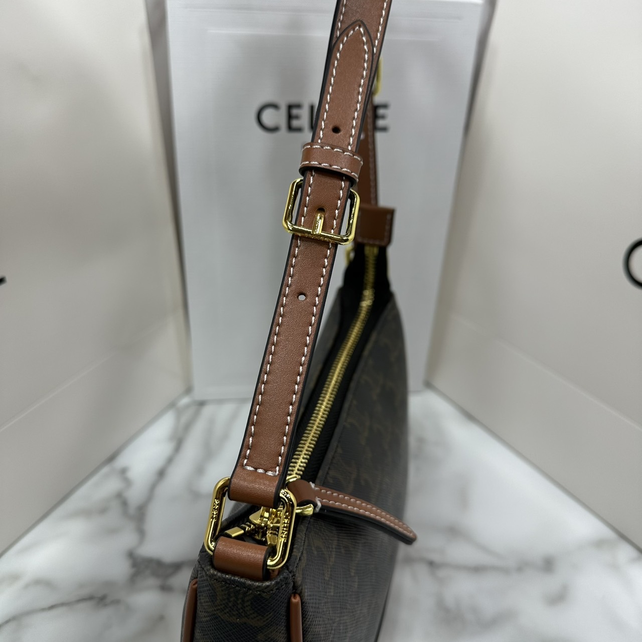 ORI หนังแท้ | CELINE Shoulder bag toile Triomphe et veau กระเป๋าสะพายไหล่ เรียบหรูคลาสิก ใช้งานง่าย เป็นใบที่แมทง่าย เข้ากับทุกลุคทุกสไตส์