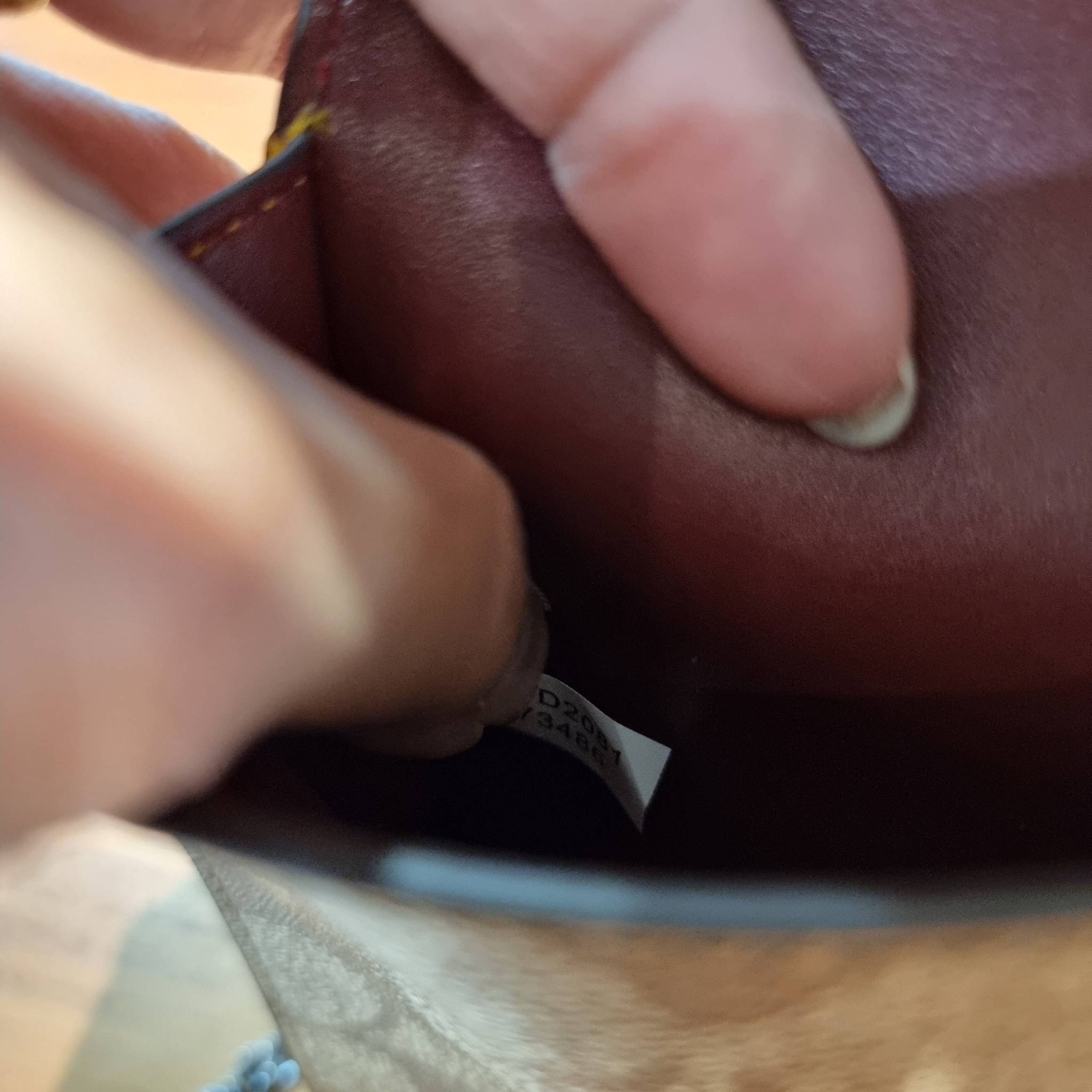 COACH F73486 NORTH/SOUTH PHONE CROSSBODY IN SIGNATURE CANVAS WITH FRUIT 🍒🍓🍋 แจกความสดใสกันอีกครั้ง!! กับกระเป๋าสะพายเอนกประสงค์ Case phone ใส่โทรศัพท์มือถือได้ทุกรุ่น ดีไซน์ลายผลไม้ฉ่ำๆ สวยมีเสน่ห์ 💖 วัสดุหนังแคนวาสคุณภาพ ฝ