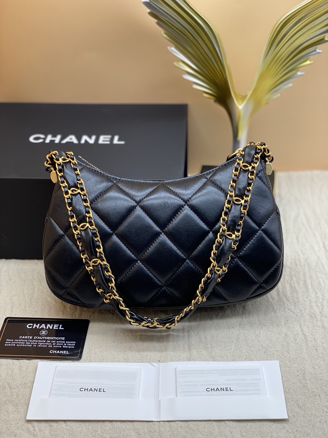 CHANEL 23K HOBO Medium 25cm ออริสลับแท้ ใช้งานต่างประเทศได้ งานเกรดหนังสวย อะไหล่ทองสวยหรู กระเป๋าสะพายทรงโฮโบ มี 2 ขนาดกำลังสวย ดีไซน์ใหม่ 2023