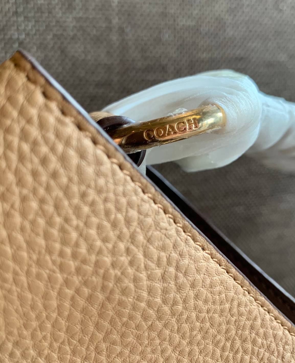 ถังใหญ่พร้อมส่งแล้วค่าา ห้ามพลาด❗️ COACH TOWN BUCKET BAG((91122)) 📣พร้อมส่ง ไซด์ที่สาวๆรอคอยค่ะ! ✔️กระเป๋าทรงถังใบใหญ่ สุดฮิตอีกรุ่นที่สาวๆต้องมีติดตัว ✔️หนังแท้ หนังจริงสวยมาก นิ่มมือดีด้วยนะคะ