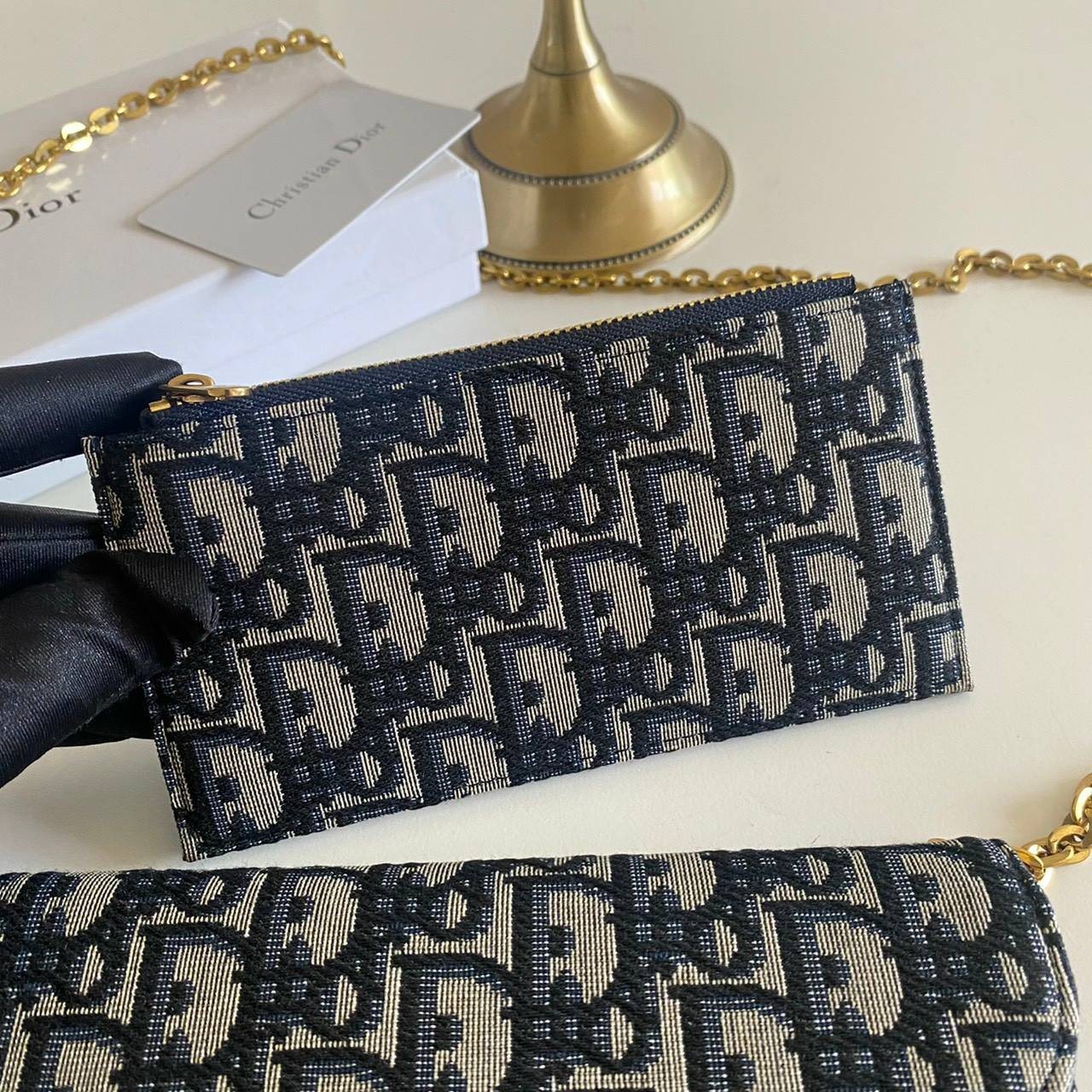 หนังแท้ DIOR SADDLE WALLET ON CHAIN Blue Dior Oblique Jacquard พร้อมส่งที่ไทย งานหนังแท้และผ้าแจ็คการ์ด เกรดเทพออริจินอล ภาพสินค้าถ่ายจากงานขายจริง ใช้งานต่างประเทศได้