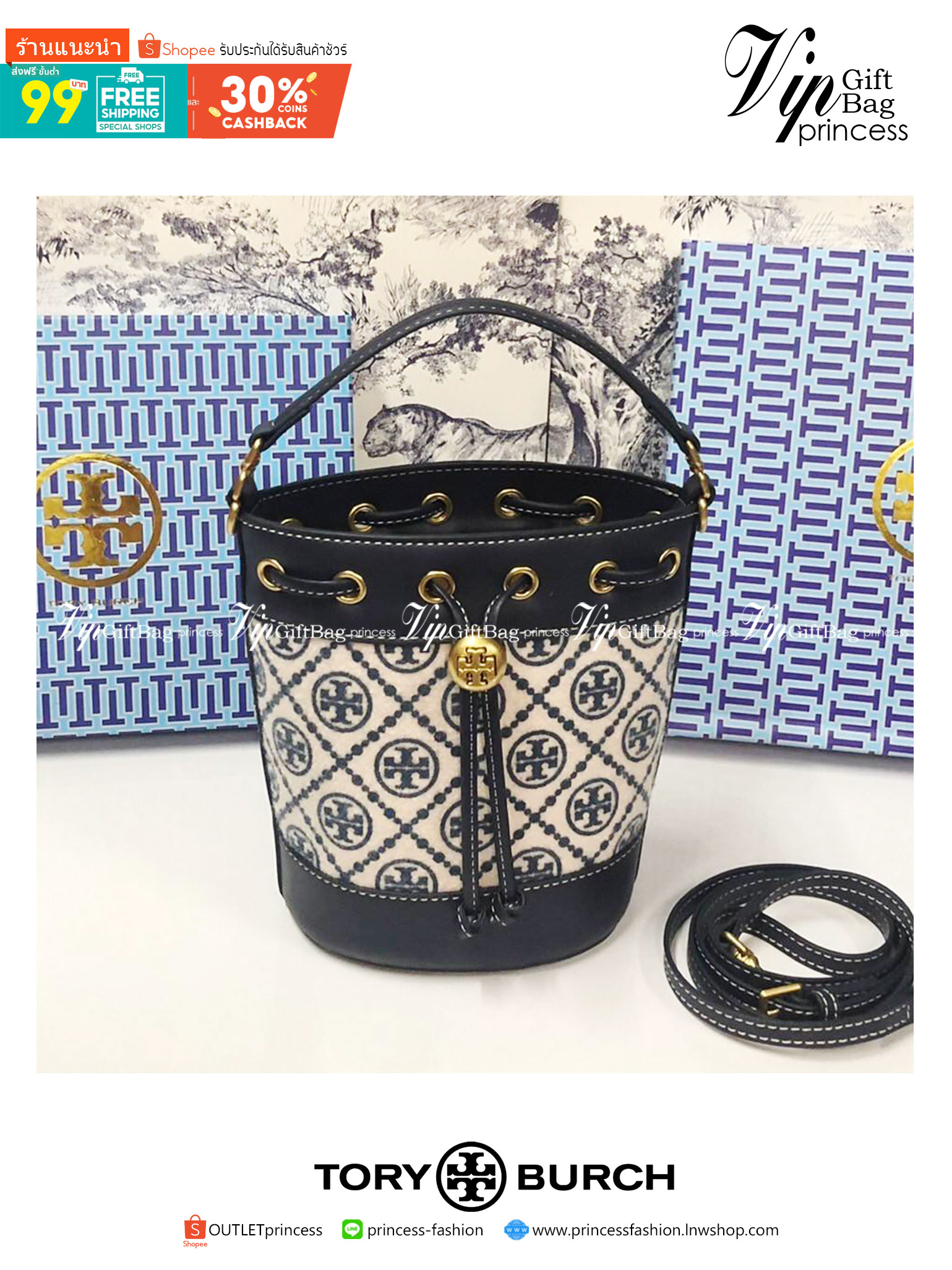 Mini : Tory Burch T Monogram Chenille Bucket Bag เปิดตัวอีกหนึ่งรุ่นกับกระเป๋าลาย T MONOGRAM รุ่นใหม่ล่าสุดจาก TORY BURCH พลาดไม่ได้กับโลโก้สุดคลาสสิก ลวดลาย T Monogram คือวัสดุ chenille หรือที่เรียกว่า ด้านไหมกำมะหยี่ มารังสรรค์ลงบนกระเป๋าBucketใบนี้ เป็