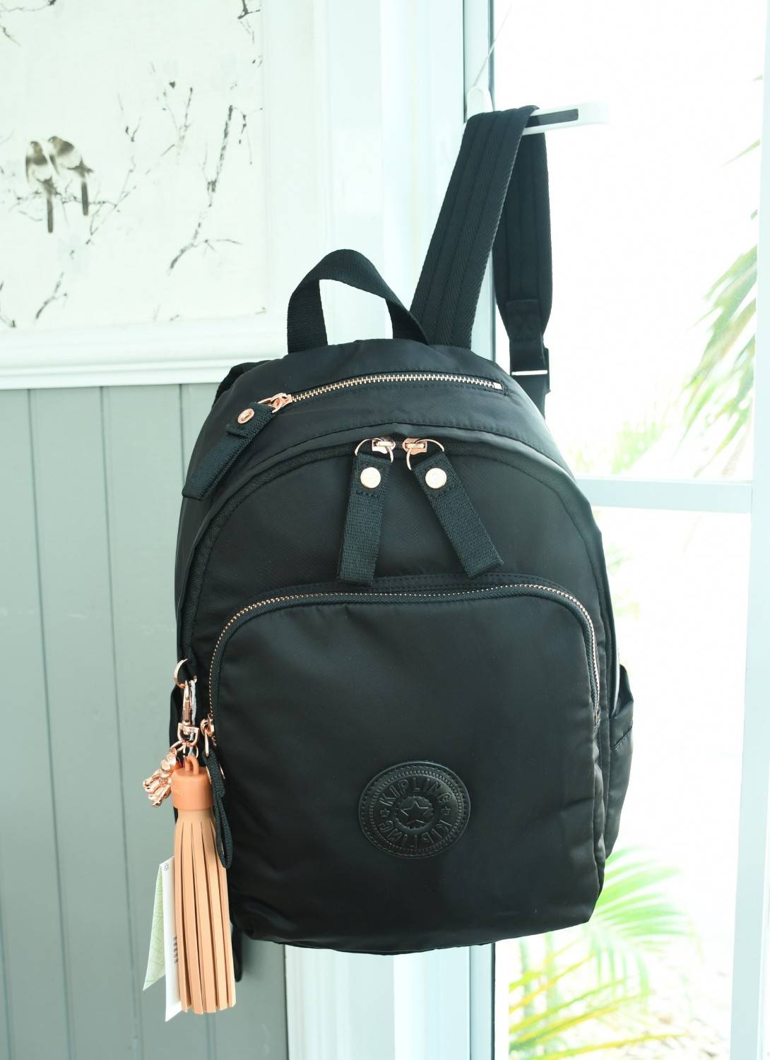 KIPLING Delia Medium Backpack with Front Pocket and top handle กระเป๋าเป้ไซส์ขนาดกลาง วัสดุ Polyester100% อะไหล่สี Rose gold พวงกุญแจmonkeyและพู่หนังrubber เพิ่มความหรูหรา