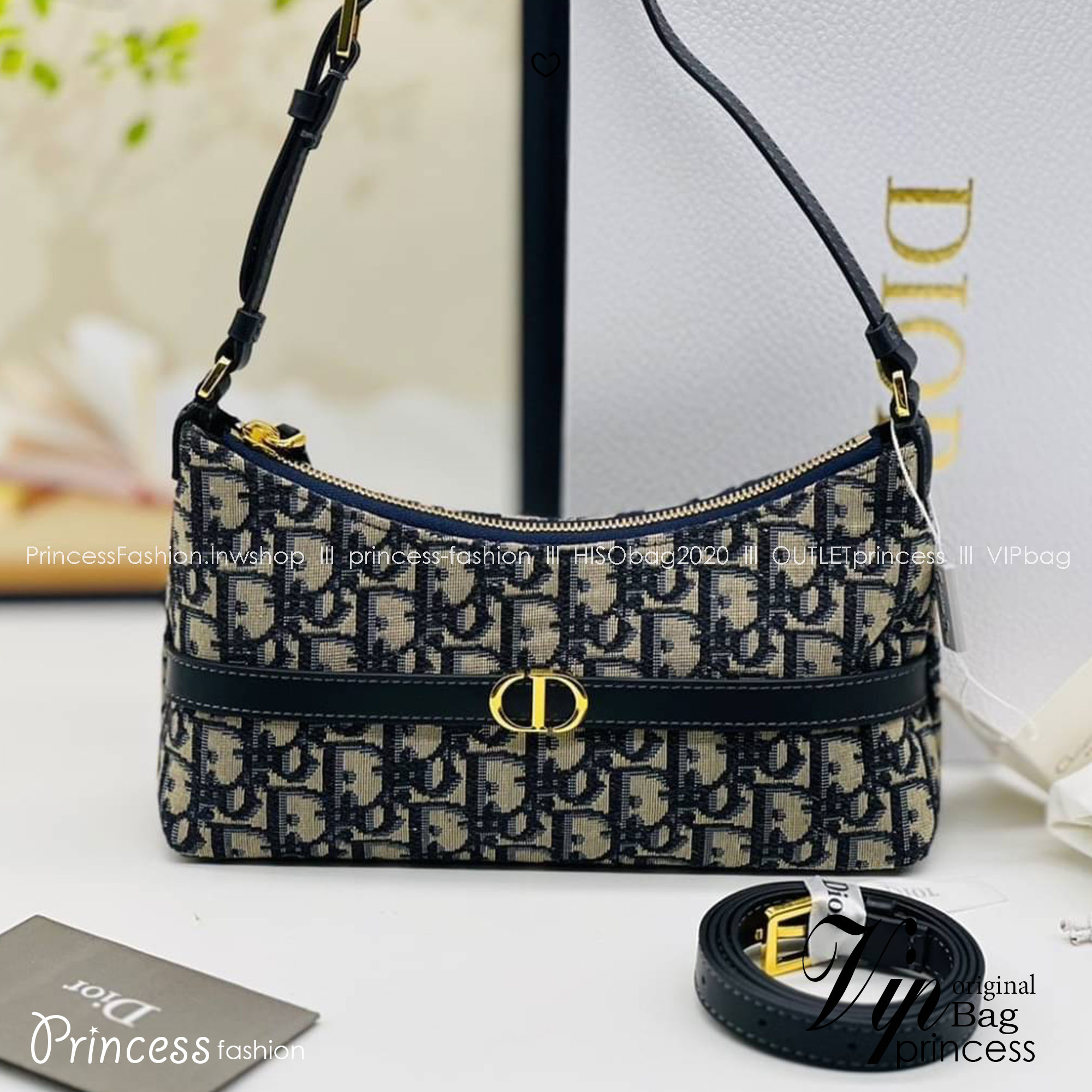 DIOR 30 MONTAIGNE CIGALE MINI BAG กระเป๋าสะพายไหล่ทรงโฮโบ รุ่นใหม่ล่าสุด ไซส์มินิที่ไม่ได้เล็กอย่างที่คิด เพราะใบนี้สามารถใส่ของสำคัญได้ครบ ดีไซน์สวยคลาสสิค เรียบแต่โก้ น้อยแต่หรูหรา