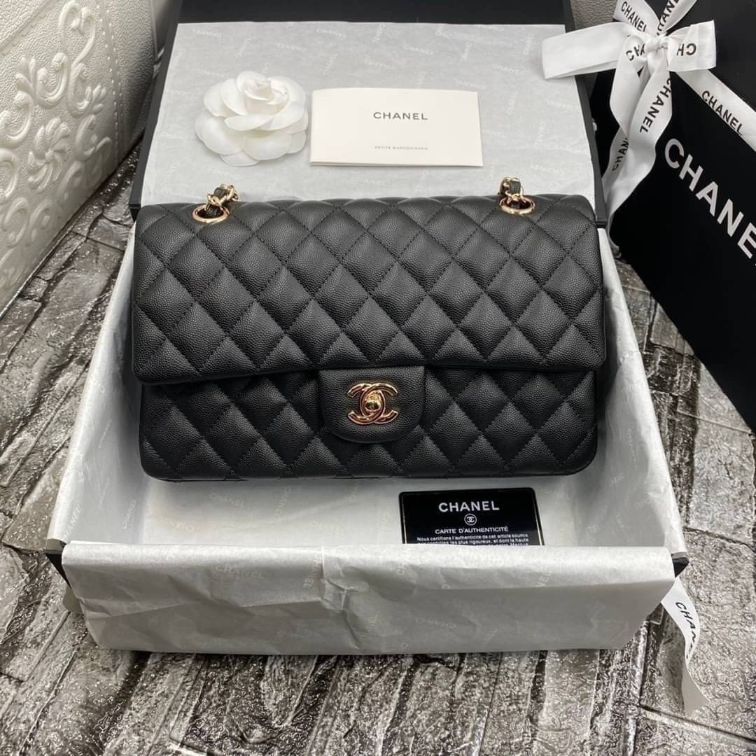 หนังแท้ CHANEL Classic Caviar 25cm กระเป๋าสะพายคลาสสิก หนังแกะและโลหะสีทอง ภาพสินค้าถ่ายจากงานขายจริง ใช้งานต่างประเทศได้