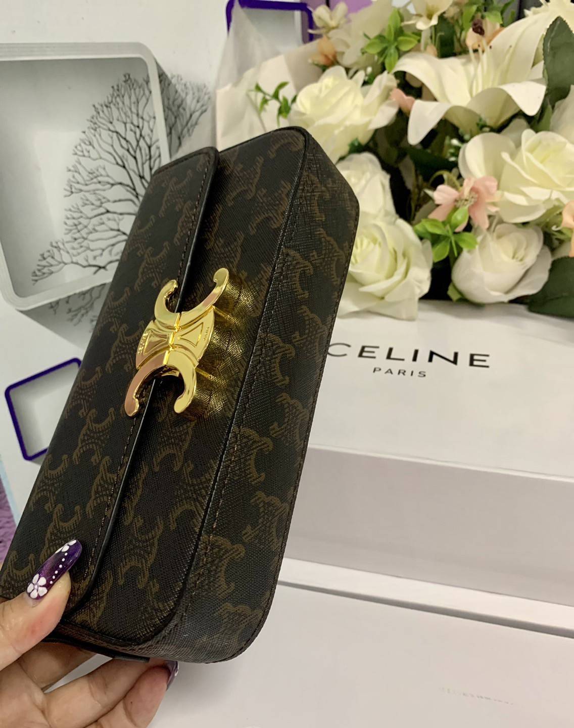 CELINE TRIOMPHE SHOULDER BAG VIP ดีไซน์ยอดนิยมสไตล์สาว LISA ทรงเหลี่ยมหนังSaffianoสวยหรูอยู่ทรง