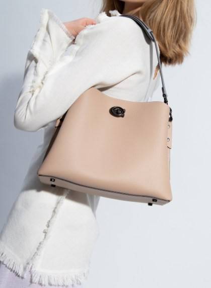 COACH WILLOW SHOULDER BAG ((C2745//C2590//C2621)) พร้อมส่งที่ไทย รุ่นแนะนำค่ะ🔥🔥 🔺กระเป๋าหิ้ว//คล้องไหล่//สะพายข้าง สุดคุ้ม! หนังแท้ชั้นดี ได้ไปหลงรักแน่นอนค่ะ หนังสวยมากๆ😘 🔺ตัวกระเป๋าแบ่งเป็นสองช่องหลัก ด้านนึงเป็นแ