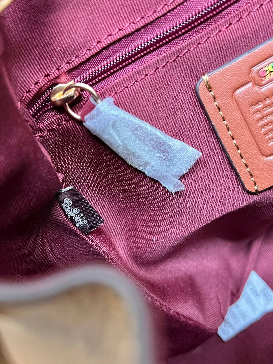 COACH PENNNIE BACKPACK IN RAINBOW SIGNATURE ((C4097)) สวยจึ้งมากแม่ ห้ามพลาด ต้องมีค่ะ! พร้อมส่งค่ะ ล่าสุด กับกระเป๋าสะพายหลังมีหูหิ้ว หนังแท้นิ่มอย่างดี ลายCทั้งใบแบบสีรุ้งสดใสมาเลย สวยมากๆค่ะ