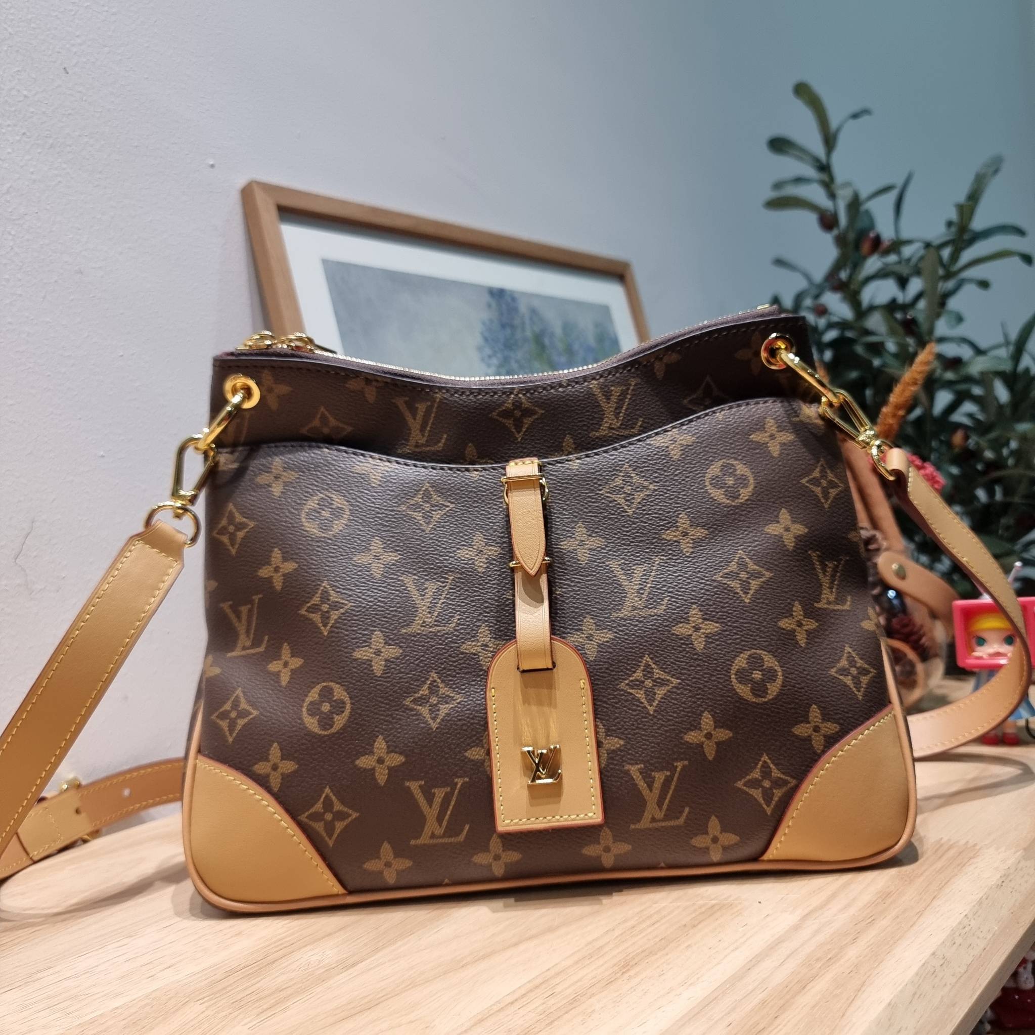 LV Odeon PM 2020 กระเป๋าสะพาย ดีไซน์คลาสสิค ใบใหญ่กำลังดี ทำให้ใช้งานได้สะดวก วัสดุหนังแคนวาสทนทาน